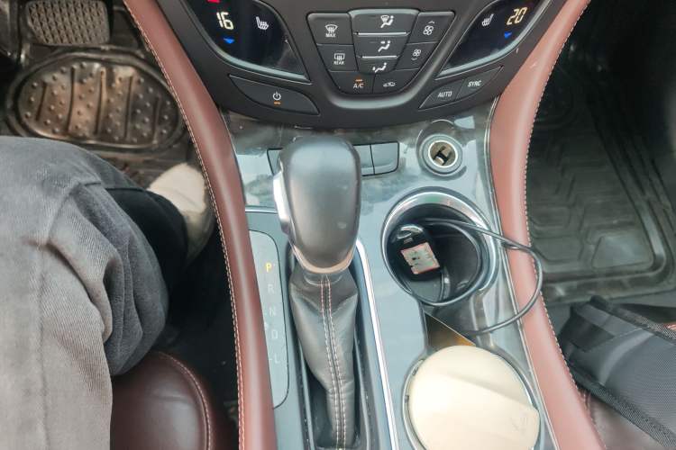 Used Buick Envision 2015 20T Two-Wheel-Drive Elite Model Gear Lever