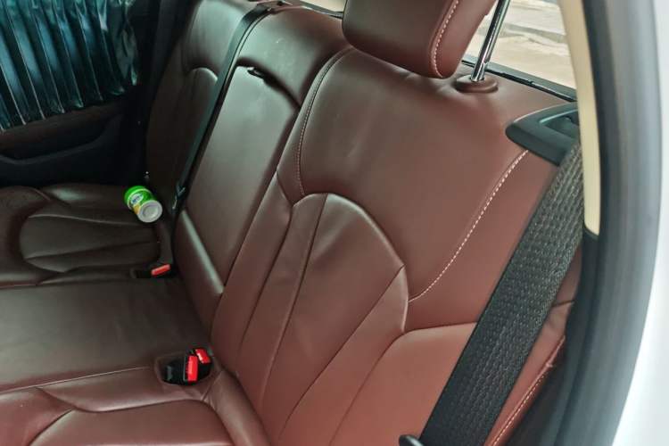 Used Buick Envision 2015 20T Two-Wheel-Drive Elite Model Interior 4