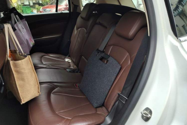 Used Buick Envision 2015 20T Four-Wheel Drive Luxury Model Left Rear Seat