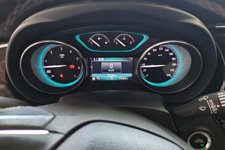 Used Buick Envision 2015 20T Four-Wheel Drive Luxury Model Odometer Close Up