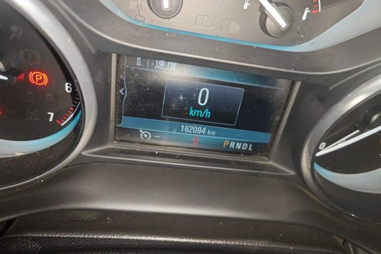 Used Buick Envision 2015 20T Two-Wheel-Drive Elite Model Odometer Close Up