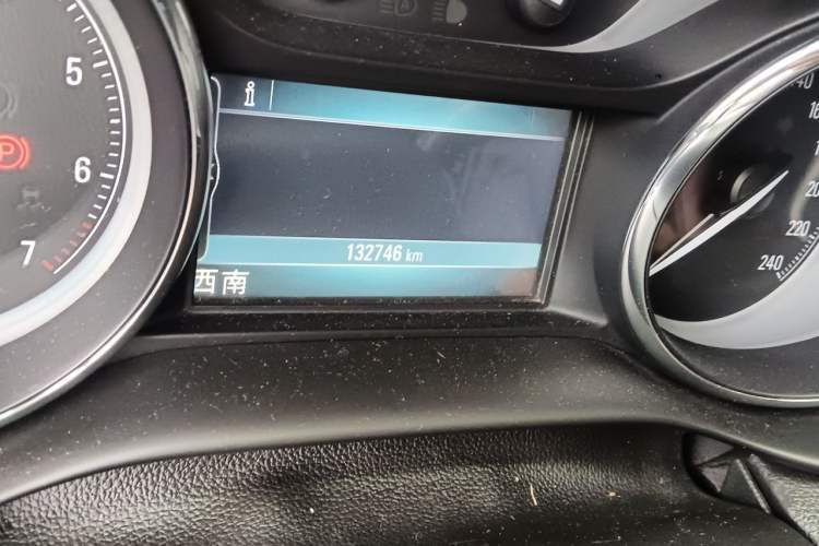 Used Buick Envision 2015 20T Four-Wheel Drive Luxury Model Odometer Close Up