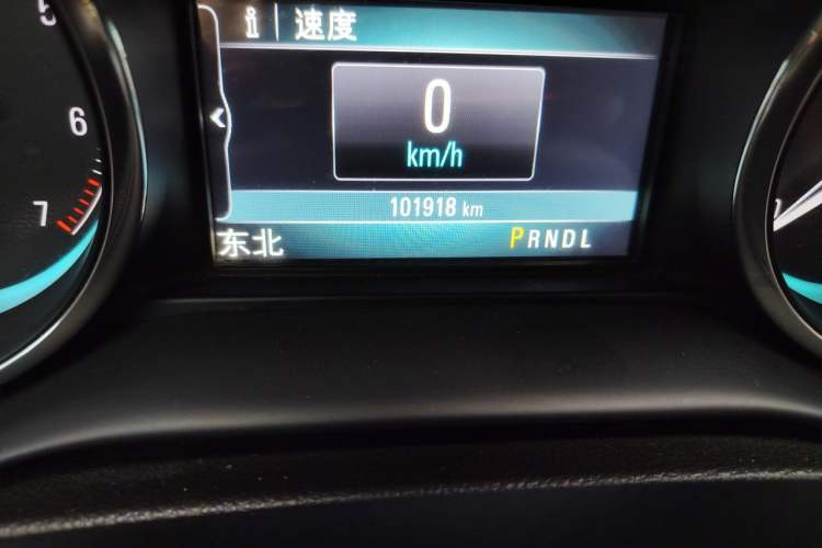 Used Buick Envision 2015 20T Four-Wheel Drive Luxury Model Odometer Close Up