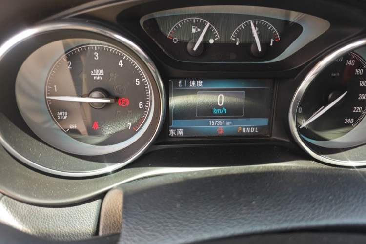Used Buick Envision 2015 20T Four-Wheel Drive Luxury Model Odometer Close Up