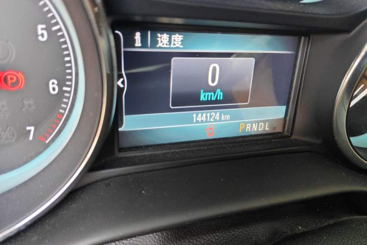 Used Buick Envision 2015 20T Two-Wheel-Drive Elite Model Odometer Close Up