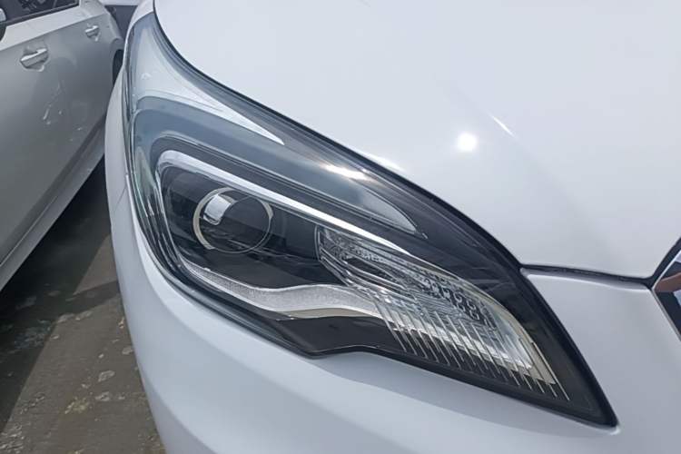 Used Buick Envision 2015 20T Two-Wheel-Drive Elite Model Right Front Headlight