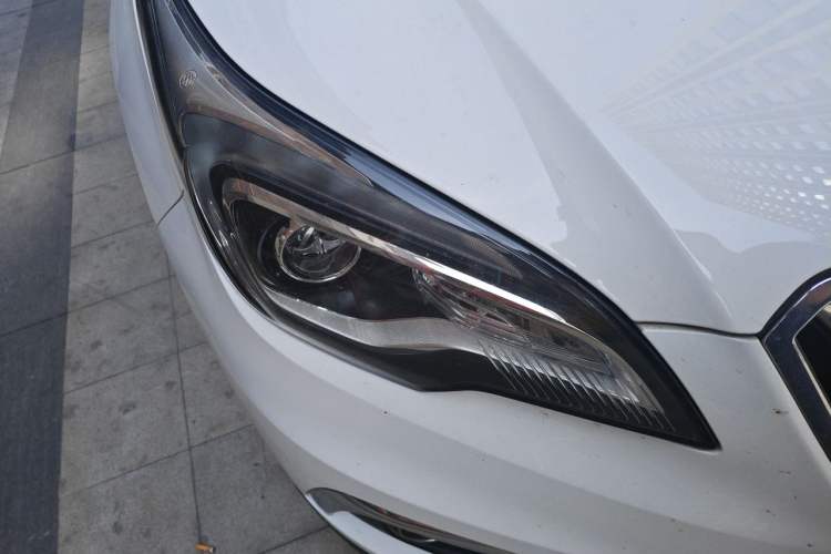 Used Buick Envision 2015 20T Two-Wheel-Drive Elite Model Right Front Headlight