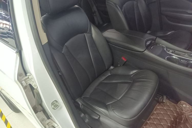 Used Buick Envision 2015 20T Two-Wheel-Drive Elite Model Right Front Seat
