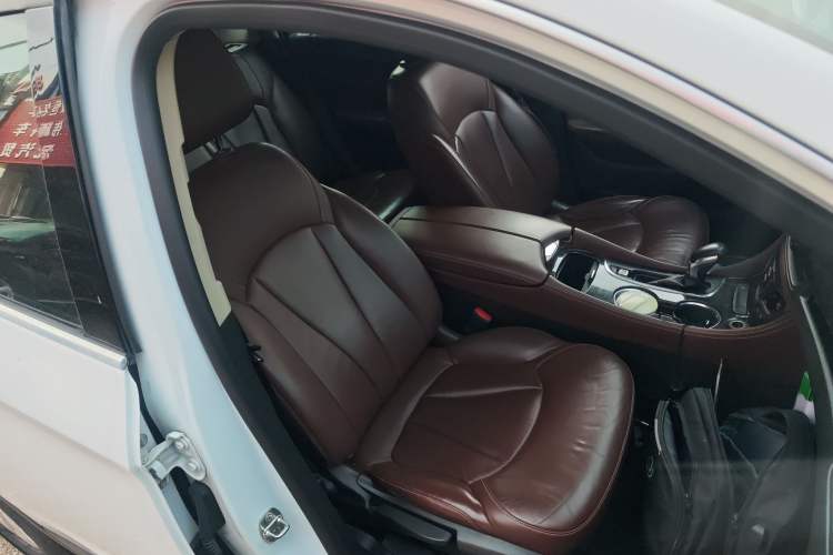 Used Buick Envision 2015 20T Two-Wheel-Drive Elite Model Right Front Seat
