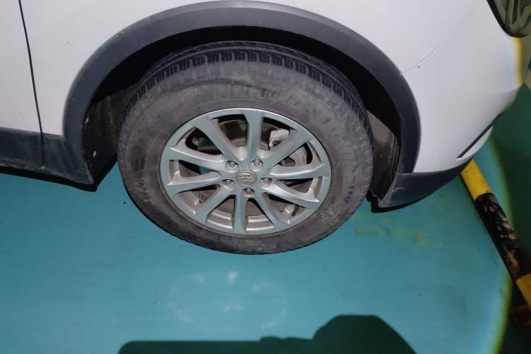Used Buick Envision 2015 20T Four-Wheel Drive Elite Model Right Front Wheel Hub
