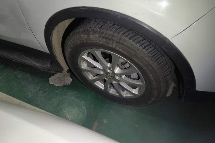 Used Buick Envision 2015 20T Two-Wheel-Drive Leading Model Right Front Wheel Hub
