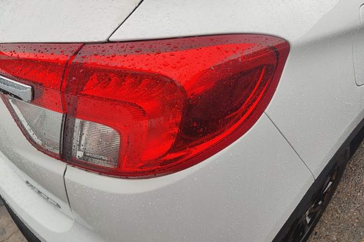 Used Buick Envision 2015 20T Two-Wheel-Drive Leading Model Right Rear Taillight