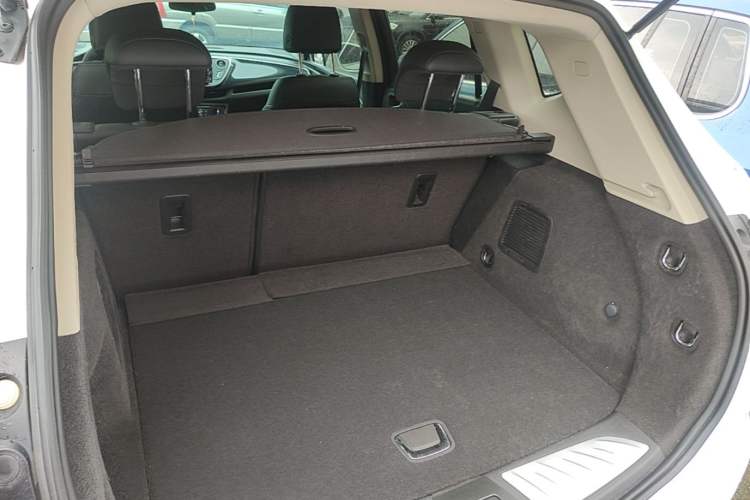 Used Buick Envision 2015 20T Two-Wheel-Drive Leading Model Trunk