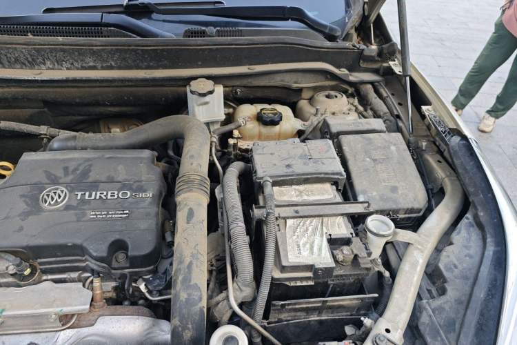 Used Buick Envision 2015 20T Two-Wheel-Drive Elite Model Engine Bay Left