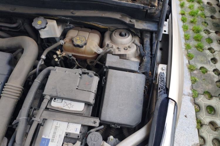 Used Buick Envision 2015 20T Four-Wheel Drive Luxury Model Engine Bay Left