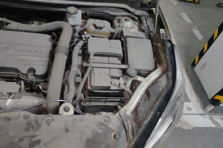 Used Buick Envision 2015 20T Two-Wheel-Drive Elite Model Engine Bay Left