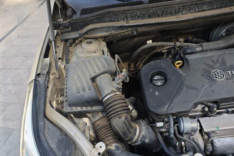 Used Buick Envision 2015 20T Two-Wheel-Drive Elite Model Engine Bay Right