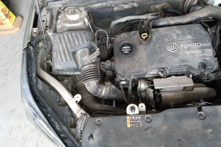 Used Buick Envision 2015 20T Four-Wheel Drive Luxury Model Engine Bay Right