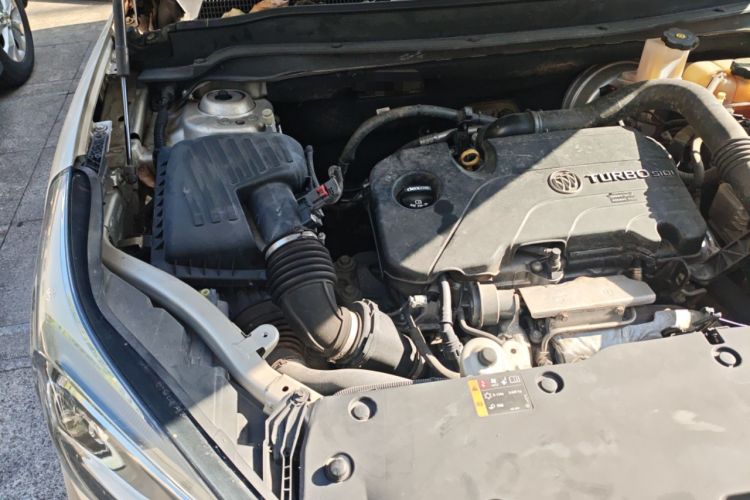 Used Buick Envision 2015 20T Two-Wheel-Drive Elite Model Engine Bay Right