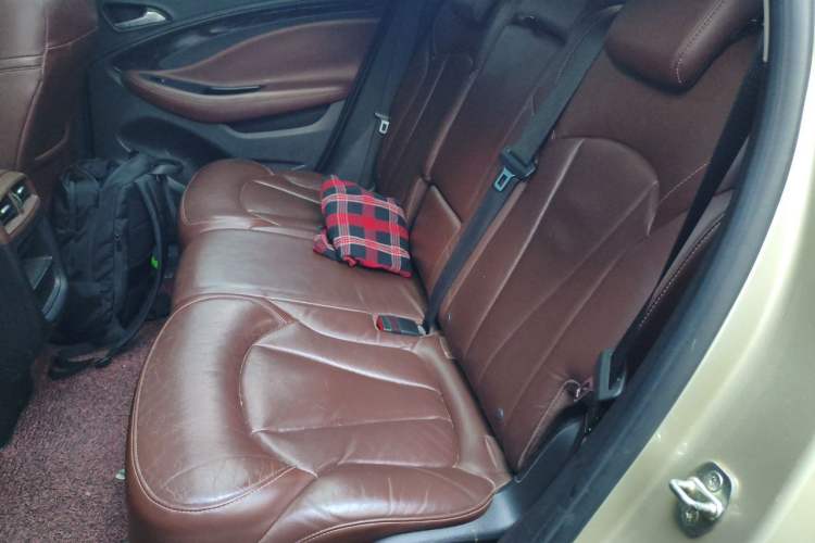 Used Buick Envision 2015 20T Four-Wheel Drive Luxury Model Left Rear Seat