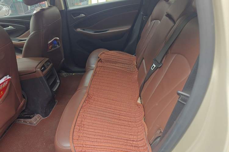 Used Buick Envision 2015 20T Four-Wheel Drive Luxury Model Left Rear Seat