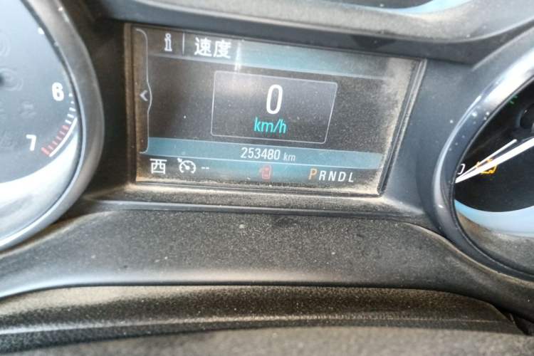 Used Buick Envision 2015 20T Four-Wheel Drive Luxury Model Odometer Close Up
