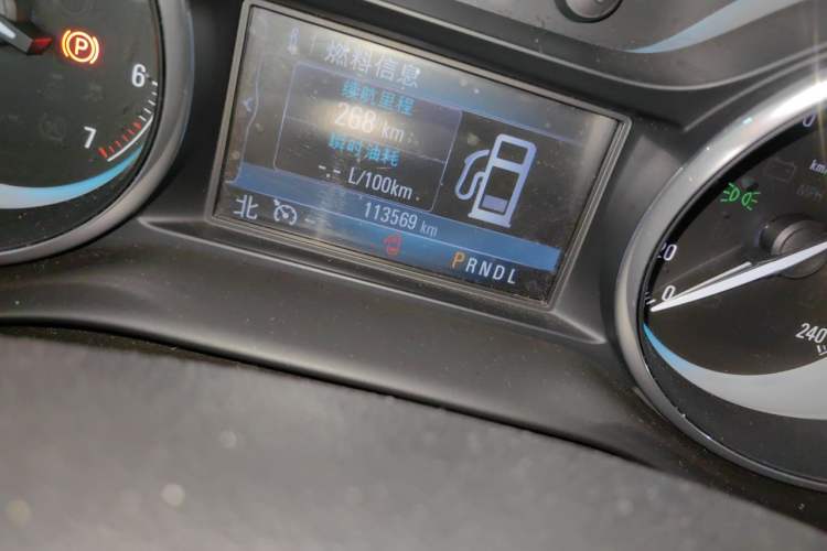 Used Buick Envision 2015 20T Two-Wheel-Drive Elite Model Odometer Close Up