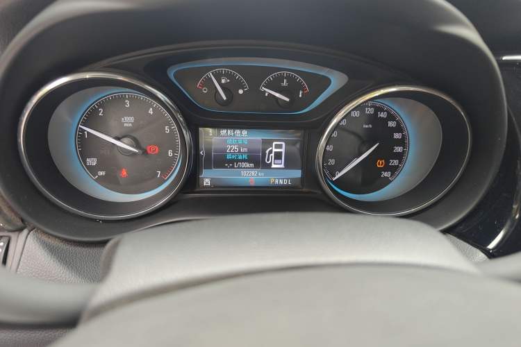 Used Buick Envision 2015 20T Four-Wheel Drive Luxury Model Odometer Close Up