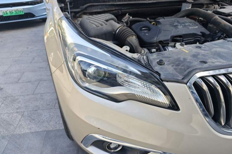 Used Buick Envision 2015 20T Two-Wheel-Drive Elite Model Right Front Headlight