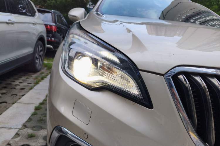 Used Buick Envision 2015 20T Four-Wheel Drive Luxury Model Right Front Headlight