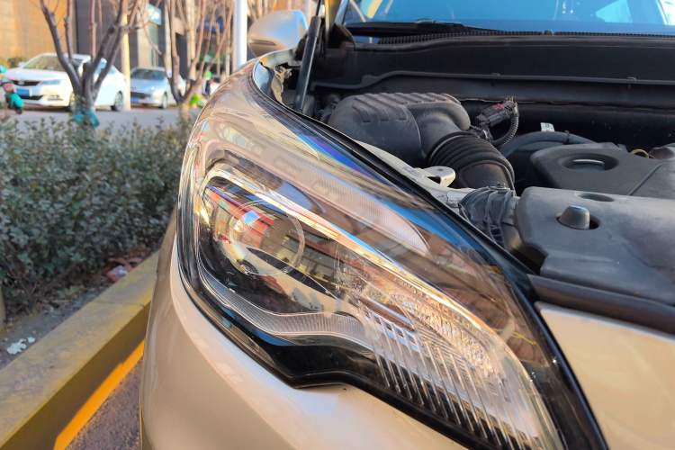 Used Buick Envision 2015 20T Two-Wheel-Drive Elite Model Right Front Headlight