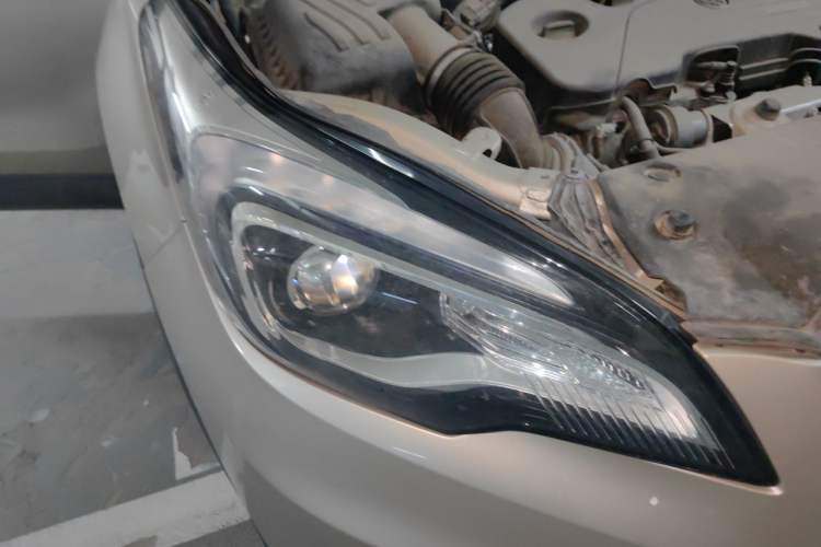 Used Buick Envision 2015 20T Two-Wheel-Drive Elite Model Right Front Headlight