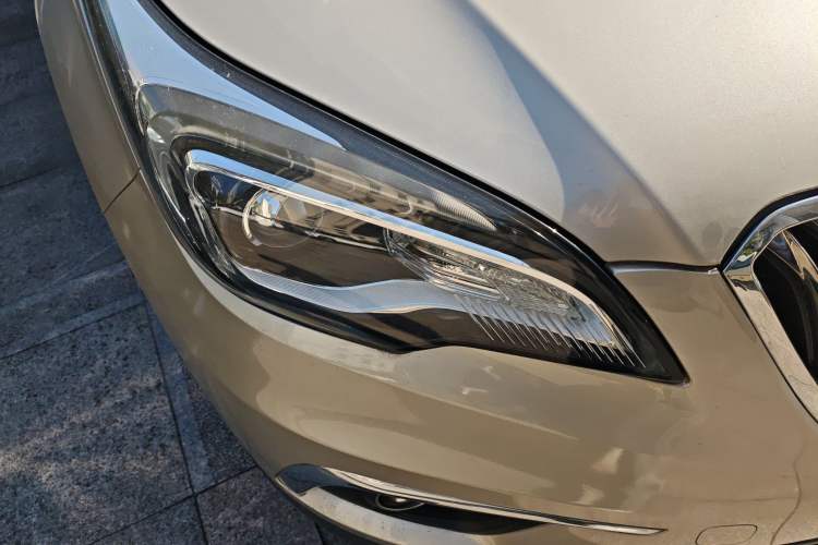 Used Buick Envision 2015 20T Two-Wheel-Drive Elite Model Right Front Headlight