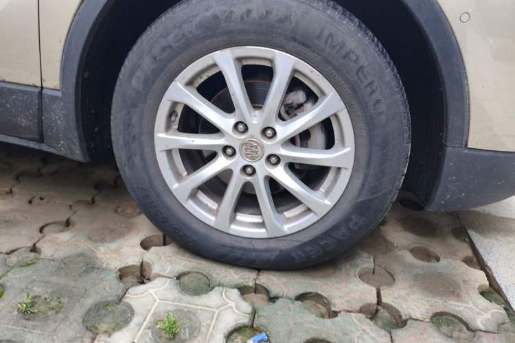Used Buick Envision 2015 20T Four-Wheel Drive Luxury Model Right Front Wheel Hub
