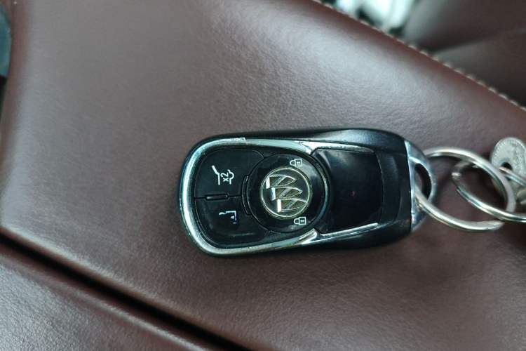 Used Buick Envision 2015 20T Four-Wheel Drive Luxury Model Vehicle Key
