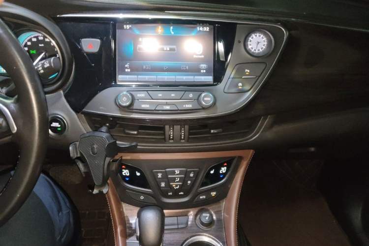 Used Buick Envision 2016 20T Two-Wheel-Drive Elite Model Audio And AC Panel