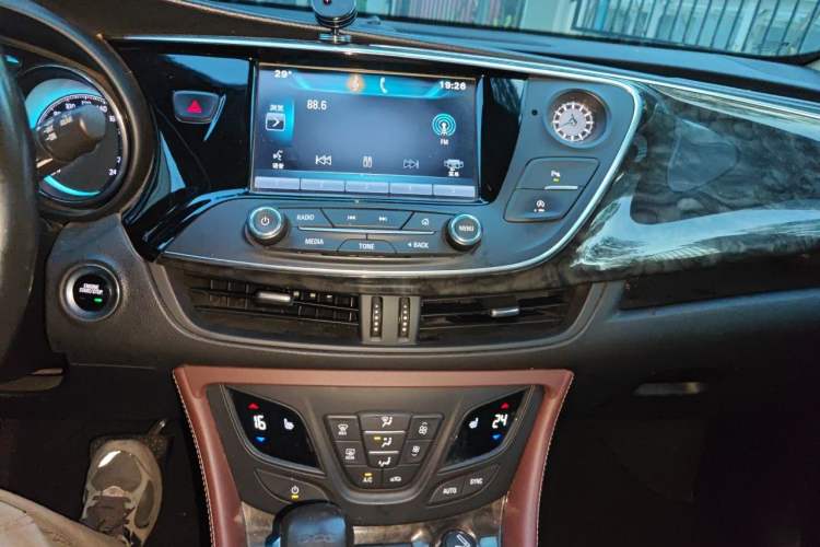 Used Buick Envision 2016 20T Two-Wheel-Drive Elite Model Audio And AC Panel