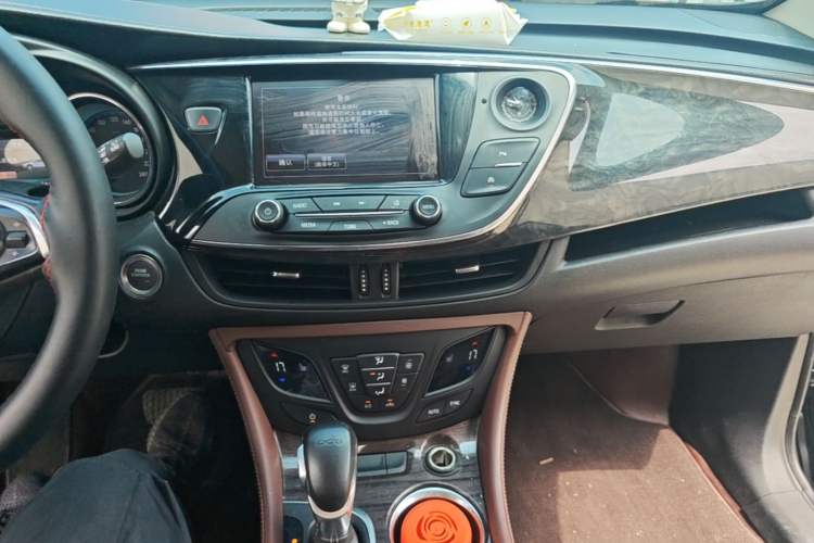 Used Buick Envision 2016 20T Two-Wheel-Drive Elite Model Audio And AC Panel
