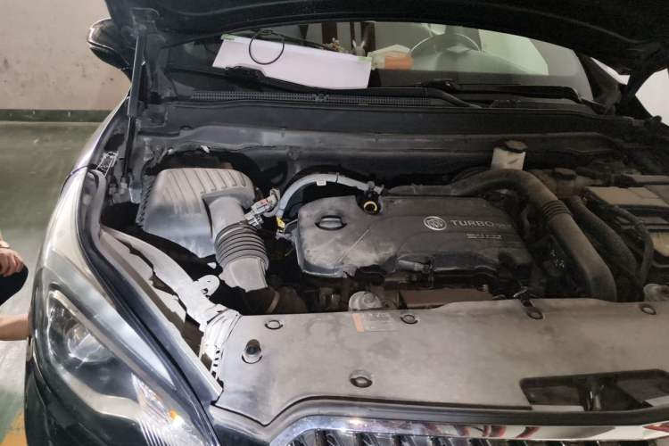 Used Buick Envision 2016 20T Two-Wheel-Drive Elite Model Engine Bay Right