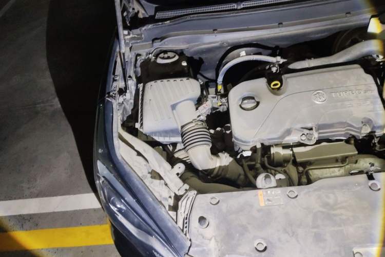 Used Buick Envision 2016 20T Two-Wheel-Drive Elite Model Engine Bay Right