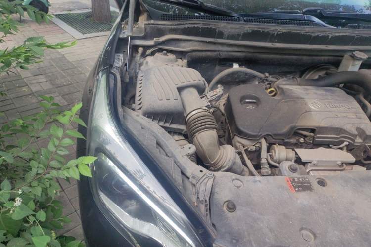 Used Buick Envision 2016 20T Two-Wheel-Drive Elite Model Engine Bay Right
