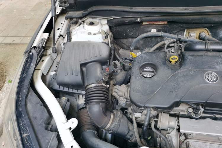 Used Buick Envision 2016 20T Two-Wheel-Drive Elite Model Engine Bay Right