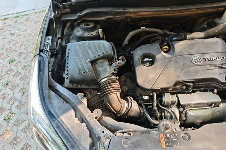 Used Buick Envision 2016 20T Two-Wheel-Drive Elite Model Engine Bay Right