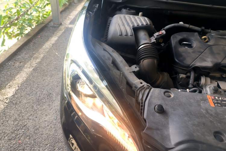 Used Buick Envision 2016 20T Two-Wheel Drive Leading Version Engine Bay Right