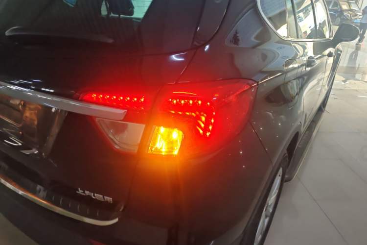 Used Buick Envision 2016 20T Two-Wheel-Drive Elite Model Exterior 3