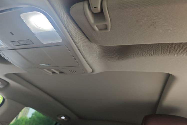 Used Buick Envision 2016 28T All-Wheel-Drive All-Terrain Sport Flagship Edition Headliner