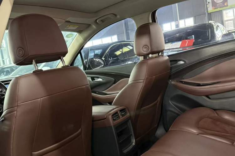 Used Buick Envision 2016 20T Two-Wheel-Drive Elite Model Headliner