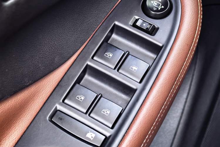 Used Buick Envision 2016 28T Four-Wheel Drive Elite Version Interior 12