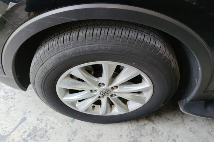 Used Buick Envision 2016 28T Four-Wheel Drive Elite Version Left Front Wheel Hub