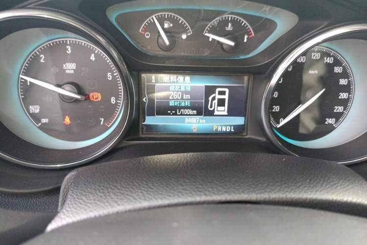 Used Buick Envision 2016 20T Two-Wheel-Drive Elite Model Odometer Close Up